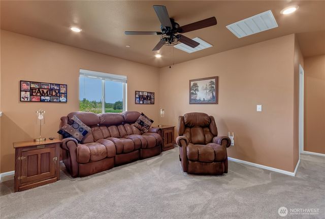 1504 29th Street NW, Puyallup, WA 98371