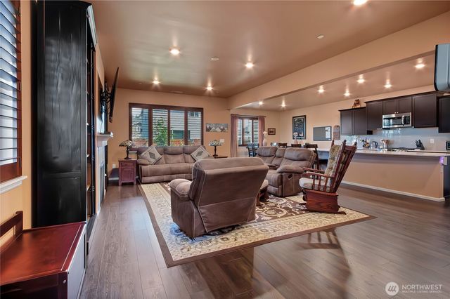1504 29th Street NW, Puyallup, WA 98371