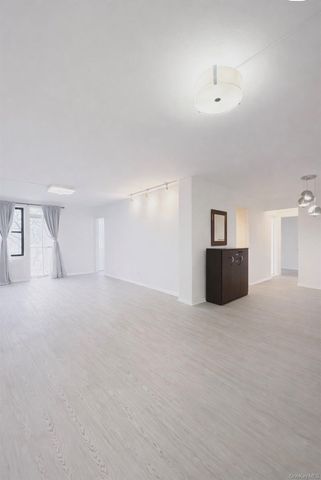 14105 Northern 7G, Flushing, NY 11354