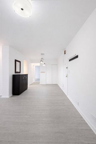 14105 Northern 7G, Flushing, NY 11354