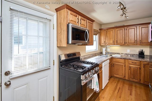 877 S Washington Street, St Albans, WV 25177