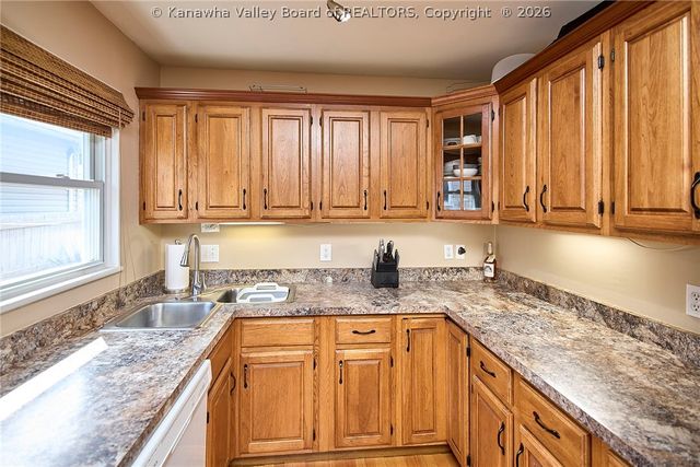 877 S Washington Street, St Albans, WV 25177