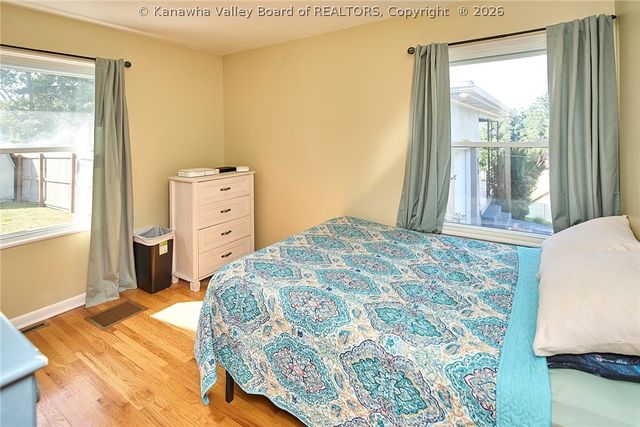877 S Washington Street, St Albans, WV 25177