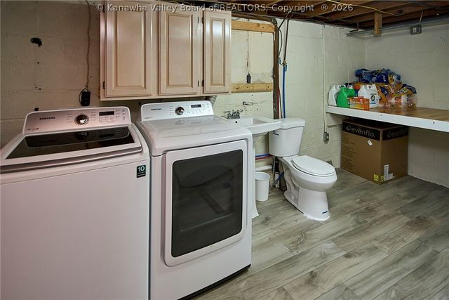 877 S Washington Street, St Albans, WV 25177