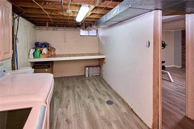 877 S Washington Street, St Albans, WV 25177