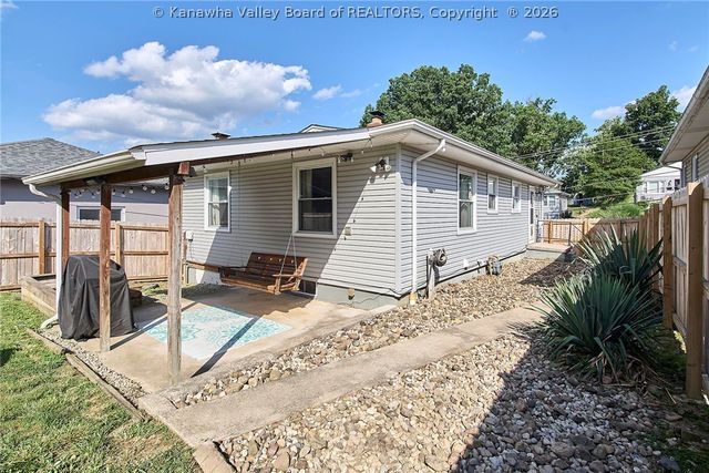 877 S Washington Street, St Albans, WV 25177