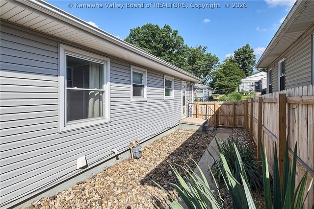 877 S Washington Street, St Albans, WV 25177