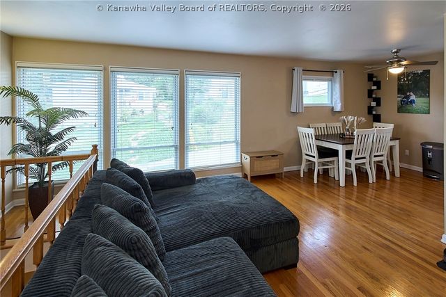 877 S Washington Street, St Albans, WV 25177