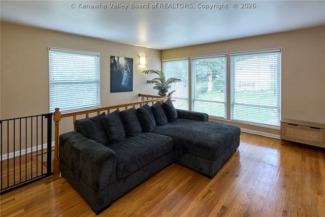 877 S Washington Street, St Albans, WV 25177