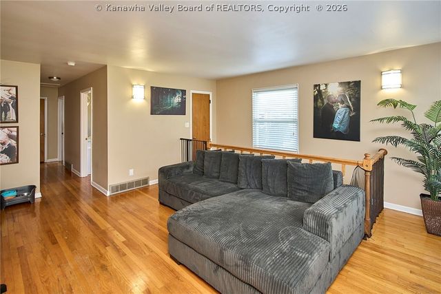 877 S Washington Street, St Albans, WV 25177
