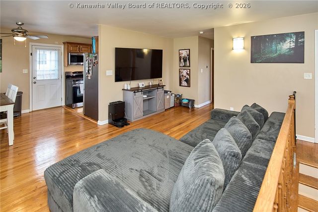 877 S Washington Street, St Albans, WV 25177