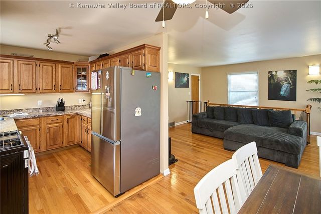 877 S Washington Street, St Albans, WV 25177