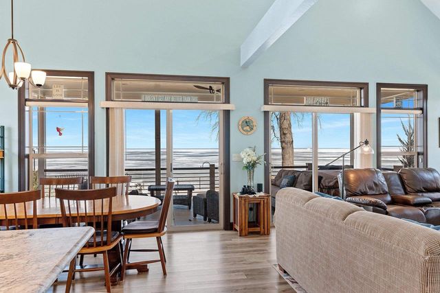 4813 EDGEWATER BEACH ROAD, Green Bay, WI 54311