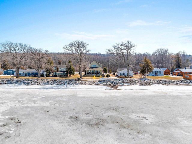 4813 EDGEWATER BEACH ROAD, Green Bay, WI 54311
