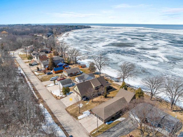 4813 EDGEWATER BEACH ROAD, Green Bay, WI 54311
