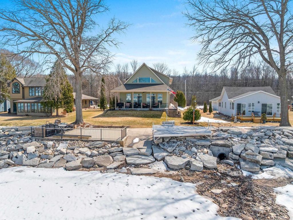 4813 EDGEWATER BEACH ROAD, Green Bay, WI 54311