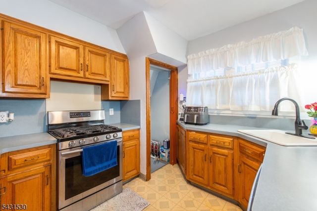 1265 Longfellow Ave, Teaneck Twp., NJ 07666