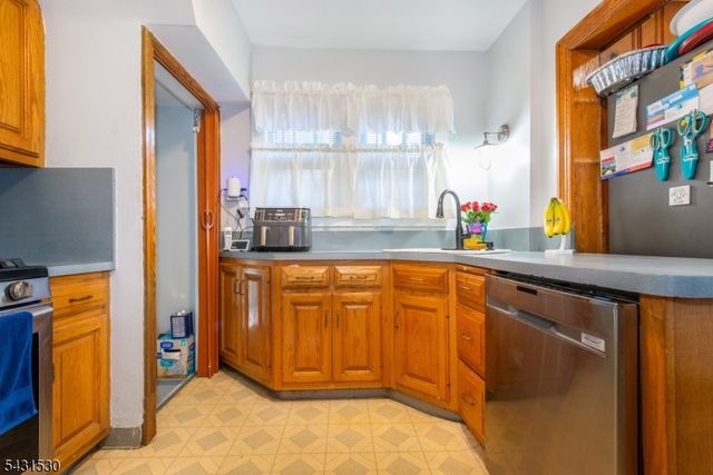 1265 Longfellow Ave, Teaneck Twp., NJ 07666