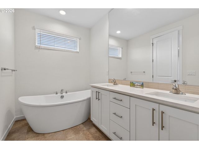 11708 Se DOG MOUNTAIN Ter, Happy Valley, OR 97086