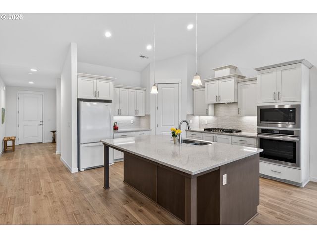 11708 Se DOG MOUNTAIN Ter, Happy Valley, OR 97086