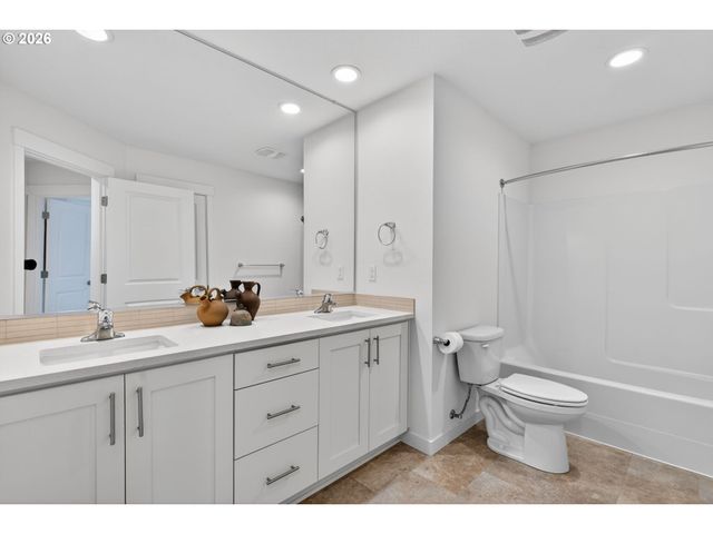 11708 Se DOG MOUNTAIN Ter, Happy Valley, OR 97086