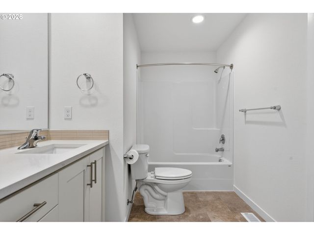 11708 Se DOG MOUNTAIN Ter, Happy Valley, OR 97086