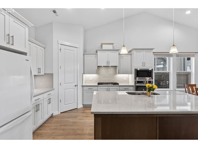 11708 Se DOG MOUNTAIN Ter, Happy Valley, OR 97086