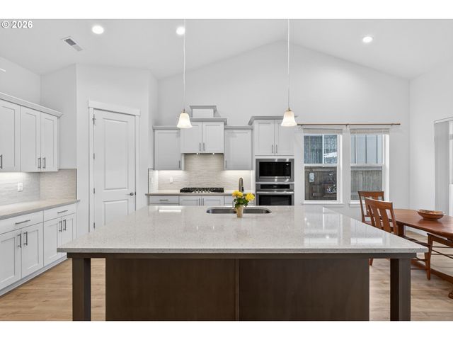 11708 Se DOG MOUNTAIN Ter, Happy Valley, OR 97086