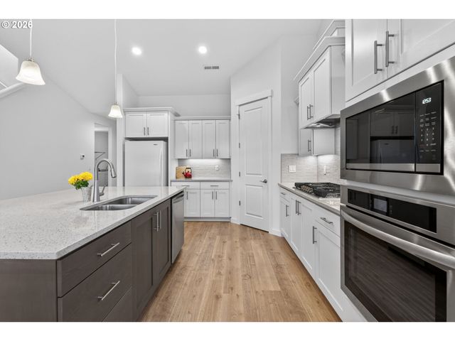 11708 Se DOG MOUNTAIN Ter, Happy Valley, OR 97086