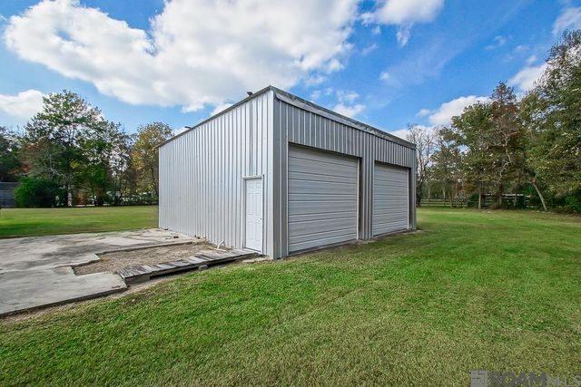 39076 David Dr, Prairieville, LA 70769