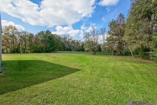 39076 David Dr, Prairieville, LA 70769