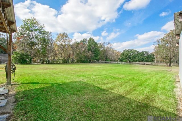 39076 David Dr, Prairieville, LA 70769