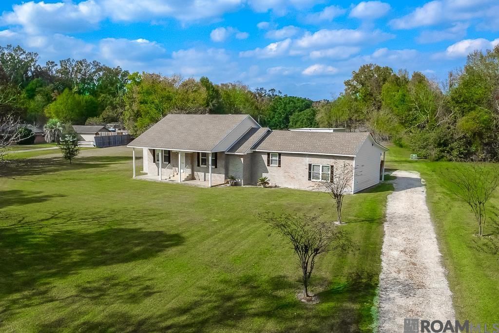 39076 David Dr, Prairieville, LA 70769