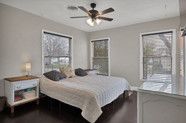 1505 Woodlawn Street, River Oaks, TX 76114