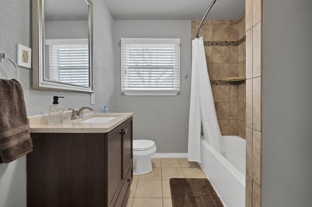 1505 Woodlawn Street, River Oaks, TX 76114