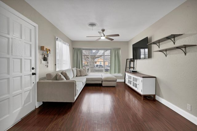 1505 Woodlawn Street, River Oaks, TX 76114