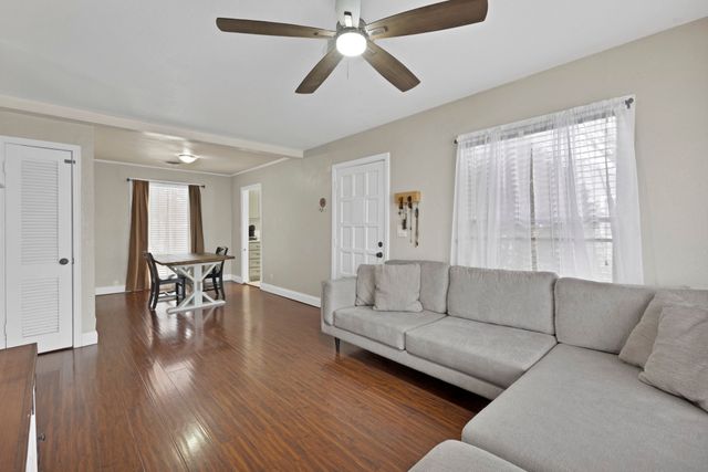 1505 Woodlawn Street, River Oaks, TX 76114