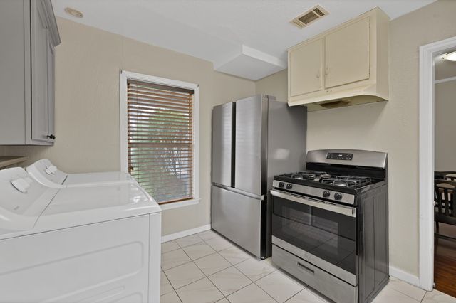 1505 Woodlawn Street, River Oaks, TX 76114