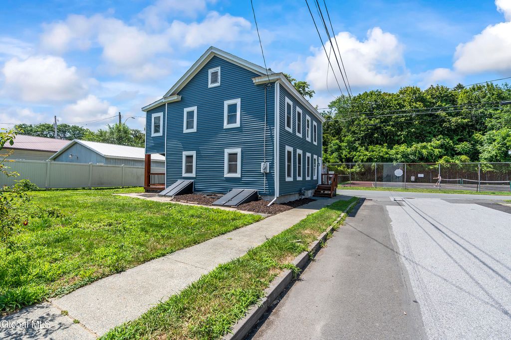 29 Hudson Street, Waterford, NY 12188