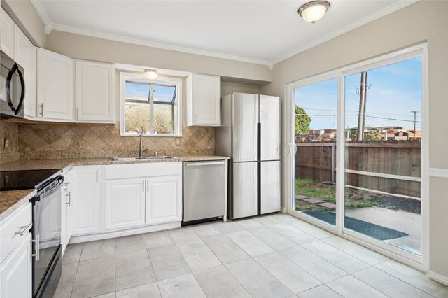 2212 Salem Drive, Carrollton, TX 75006