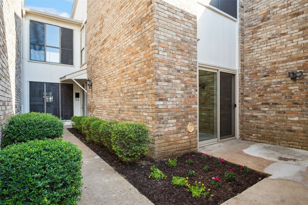 2212 Salem Drive, Carrollton, TX 75006