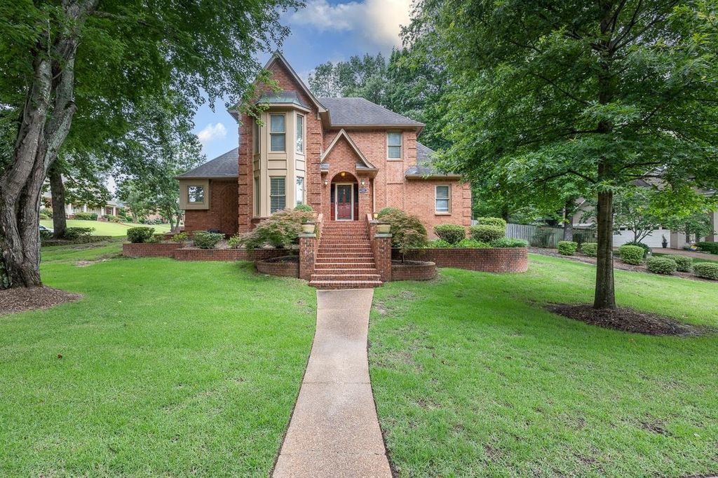2557 HORSHAM DR, Germantown, TN 38139