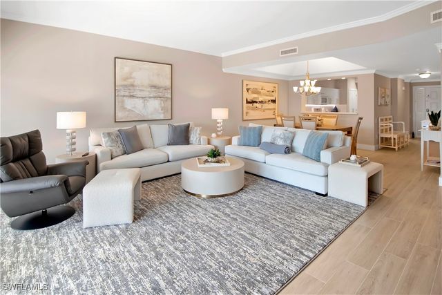 105 La Peninsula BLVD 105, Naples, FL 34113