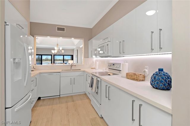 105 La Peninsula BLVD 105, Naples, FL 34113