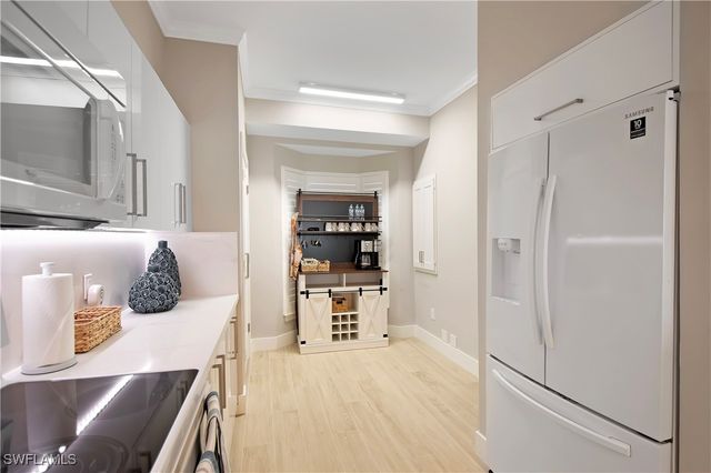 105 La Peninsula BLVD 105, Naples, FL 34113