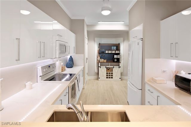 105 La Peninsula BLVD 105, Naples, FL 34113