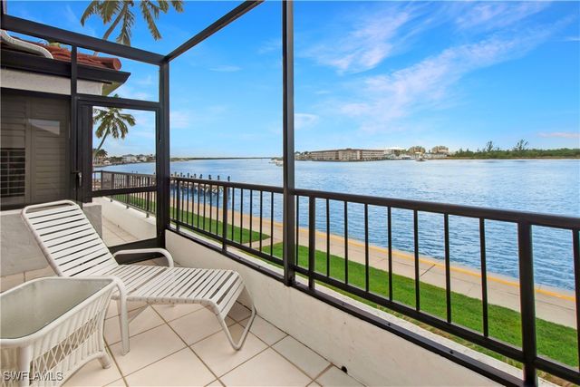 105 La Peninsula BLVD 105, Naples, FL 34113