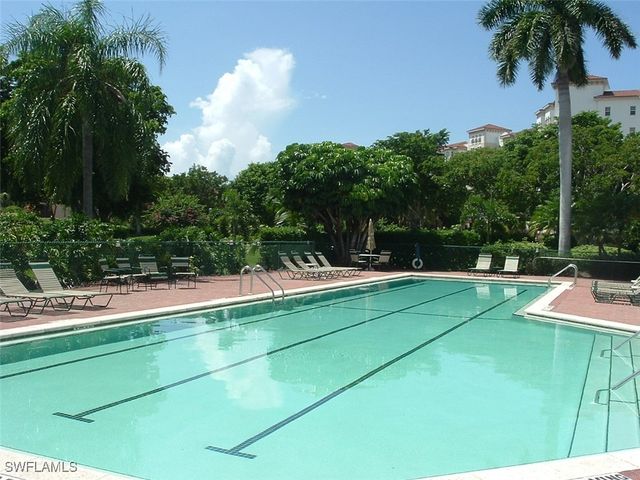 105 La Peninsula BLVD 105, Naples, FL 34113