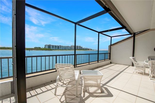 105 La Peninsula BLVD 105, Naples, FL 34113