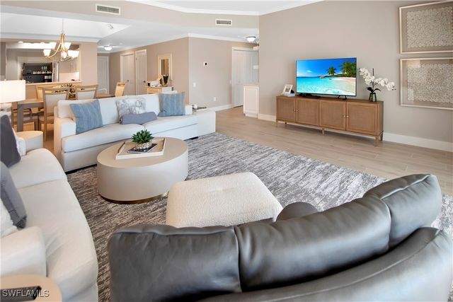 105 La Peninsula BLVD 105, Naples, FL 34113